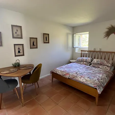 Majellon, A L'ouest Apartman *